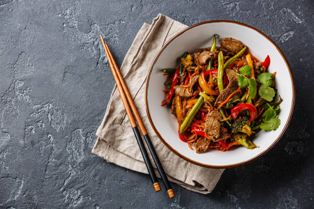 Bœuf sauté aux légumes croquants dans une sauce brillante